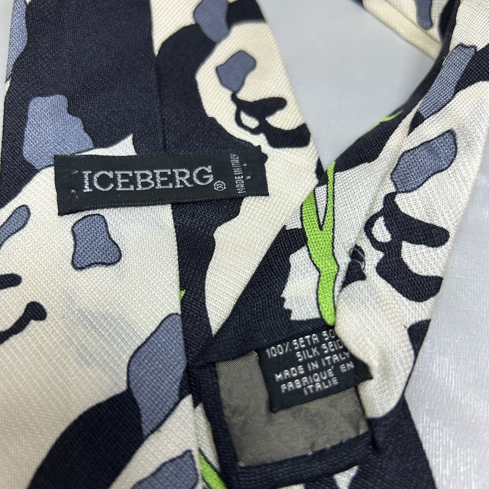 Playful Iceberg New York…vintage100% silk tie - Picture 2 of 2